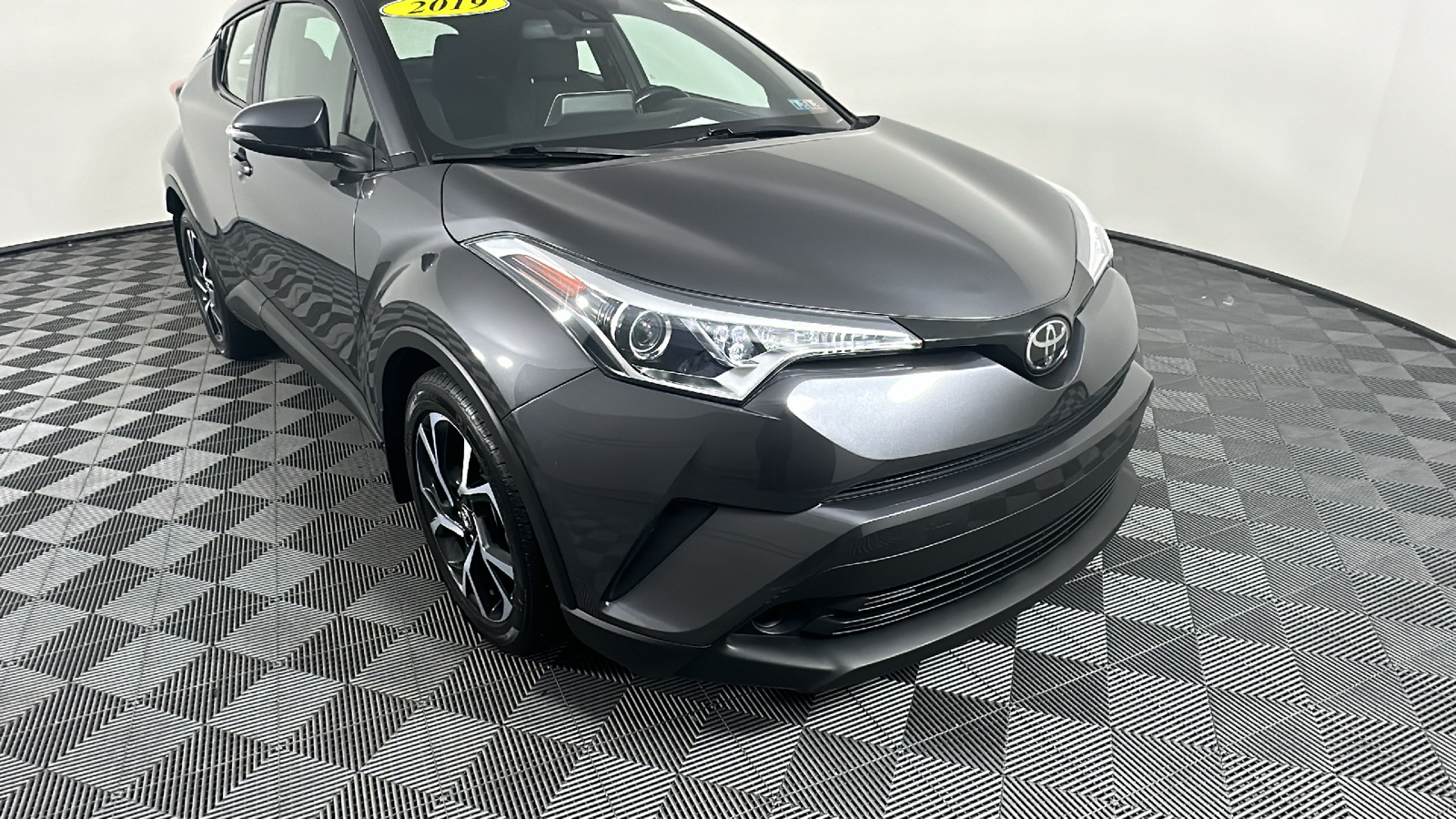 2019 Toyota C-HR XLE 2