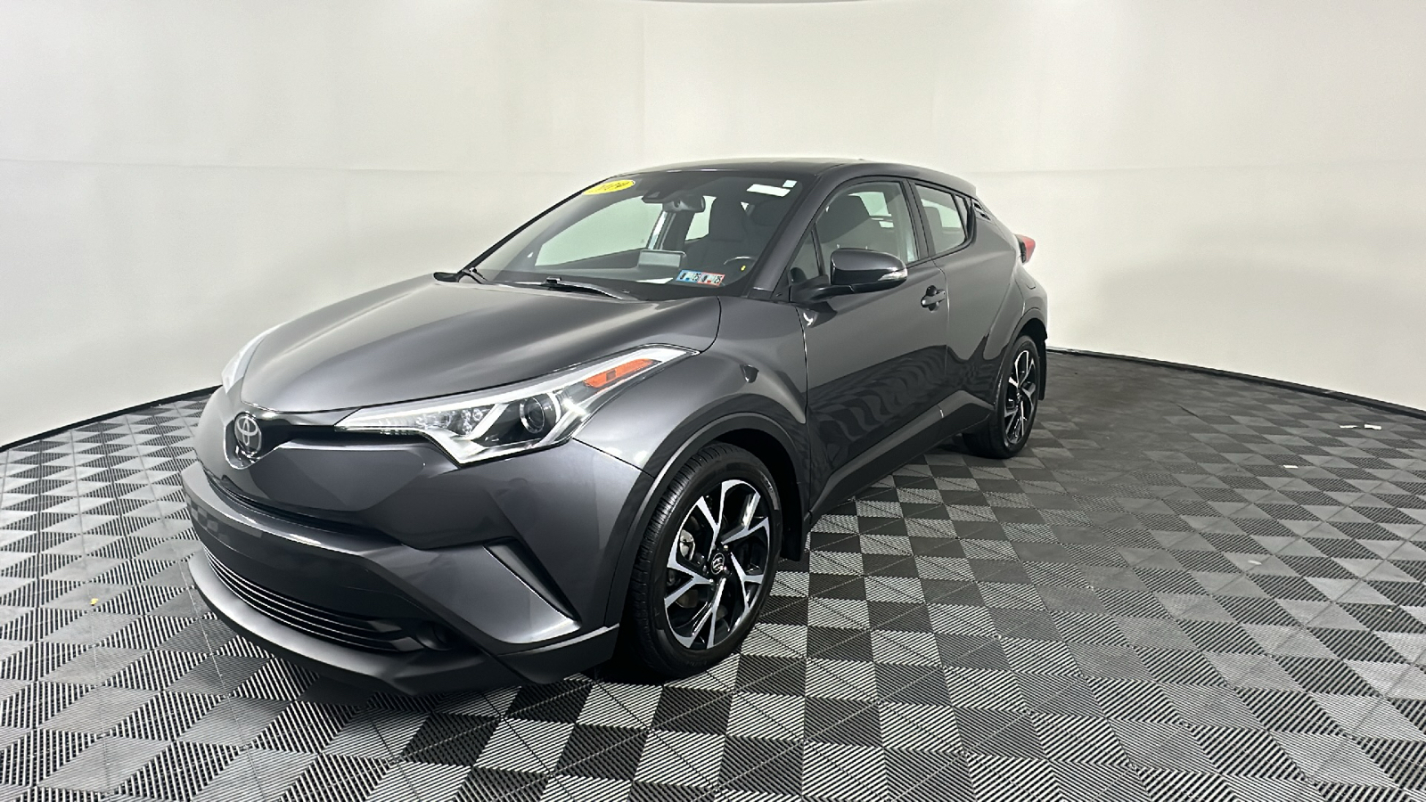 2019 Toyota C-HR XLE 6