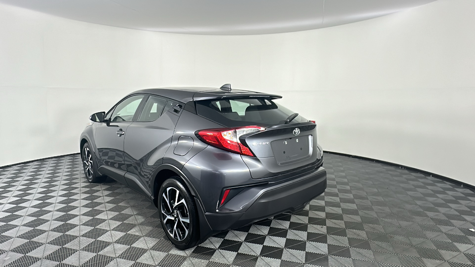 2019 Toyota C-HR XLE 11