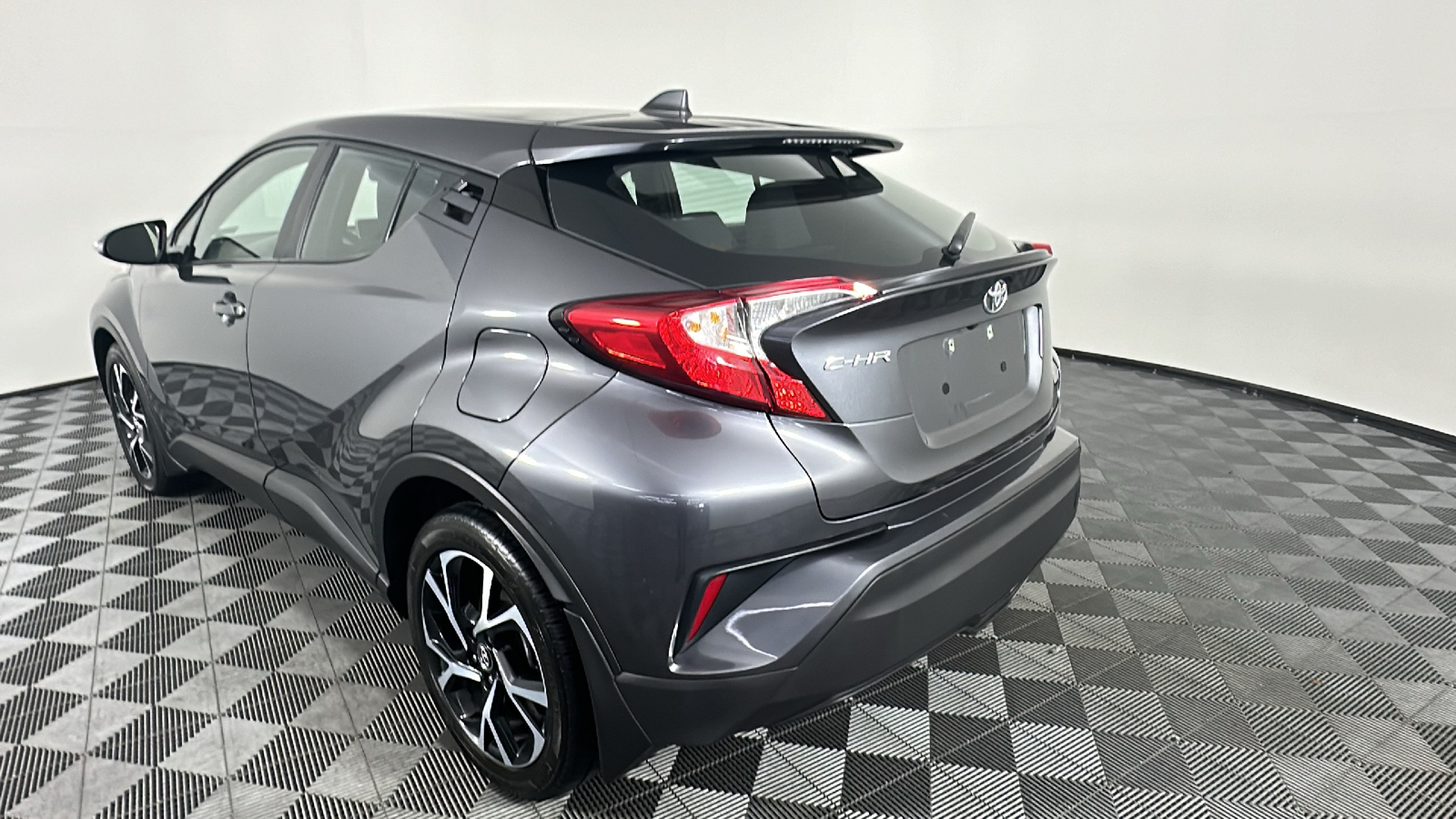 2019 Toyota C-HR XLE 12