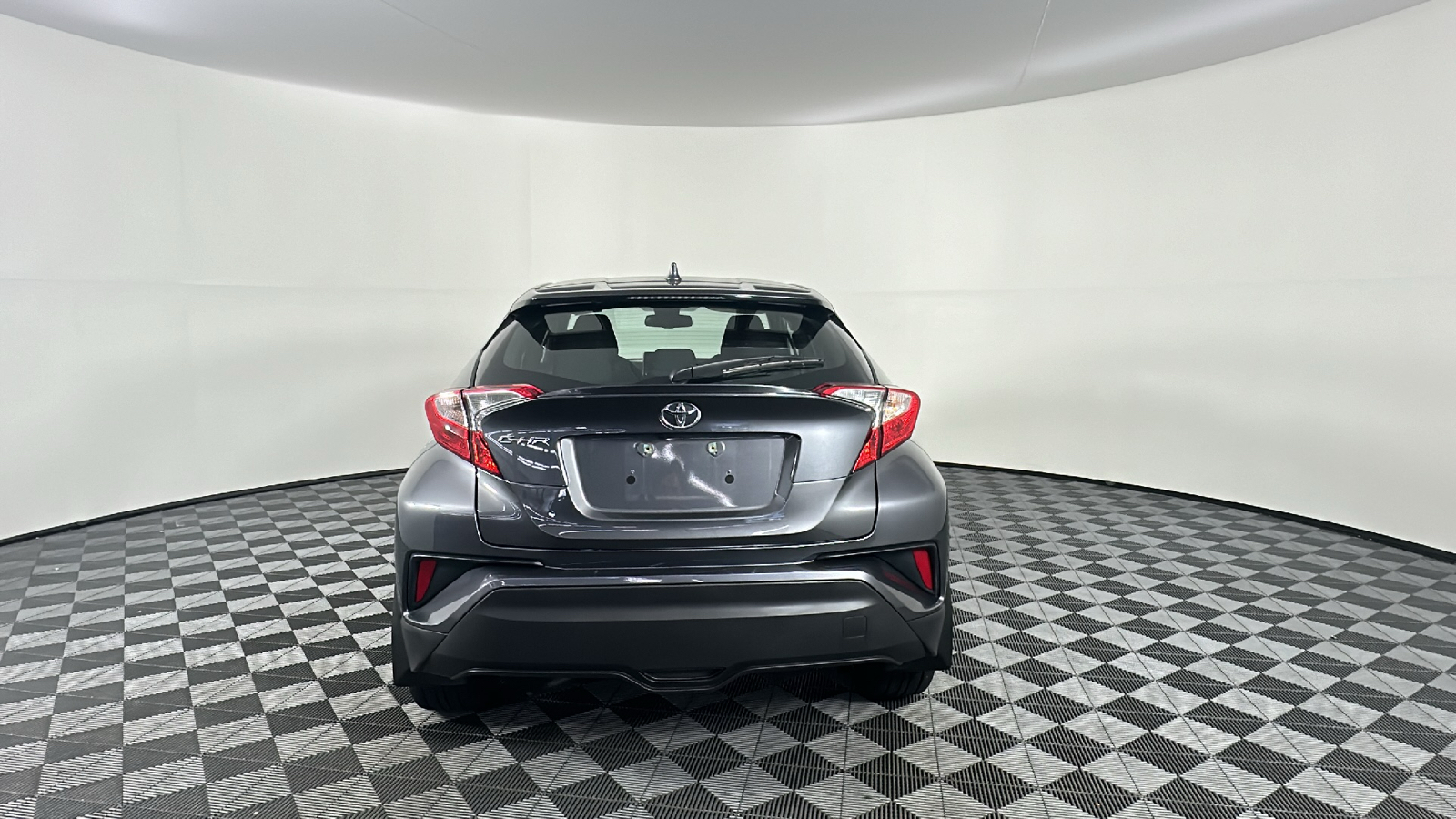 2019 Toyota C-HR XLE 14