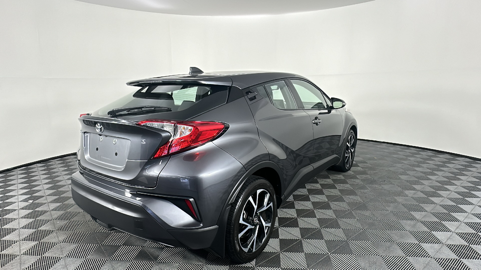 2019 Toyota C-HR XLE 18