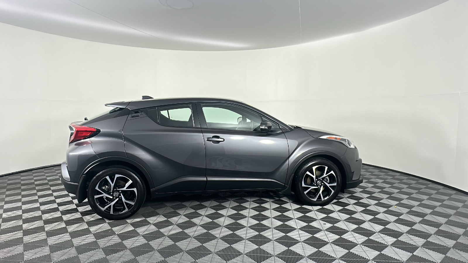 2019 Toyota C-HR XLE 21