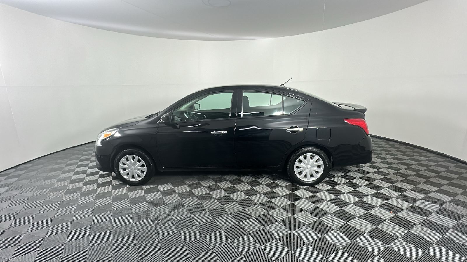 2018 Nissan Versa S 7