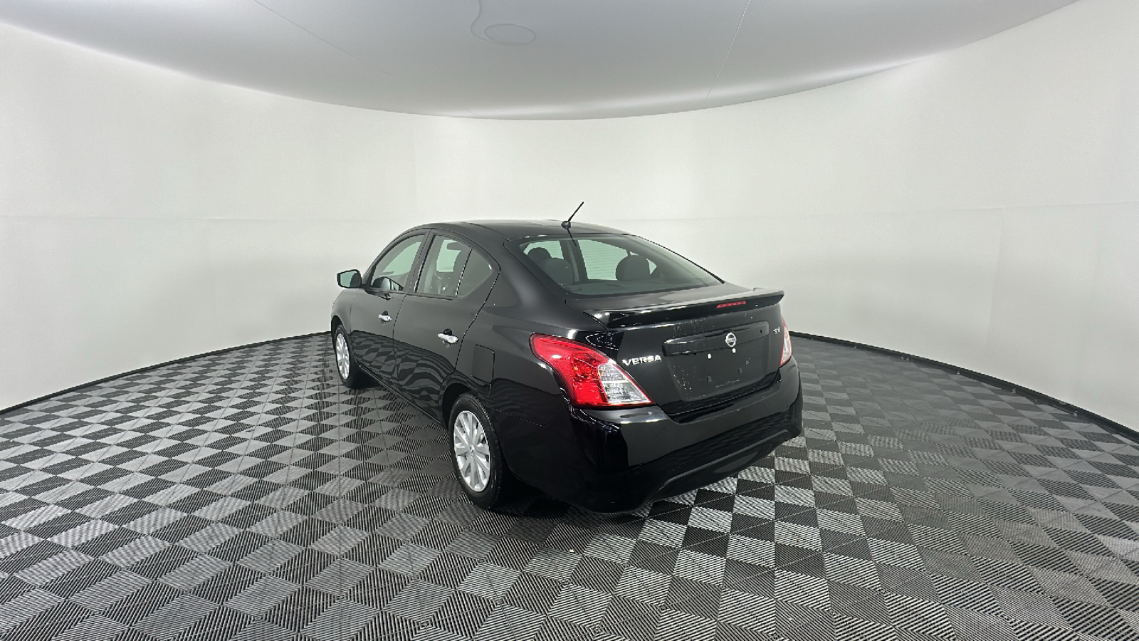 2018 Nissan Versa S 9