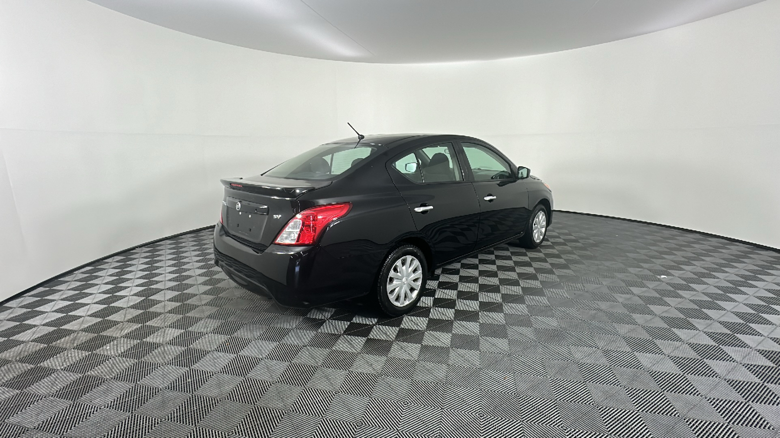 2018 Nissan Versa S 14