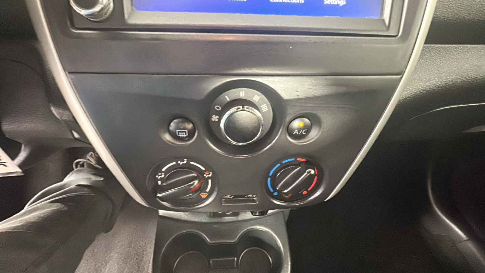 2018 Nissan Versa S 37