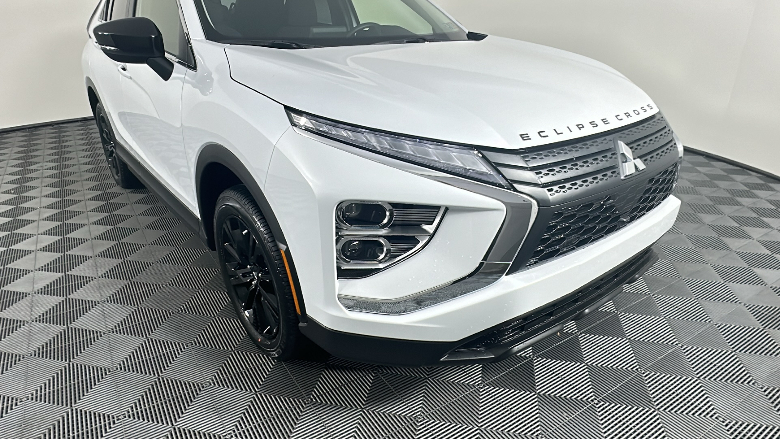 2024 Mitsubishi Eclipse Cross LE 2