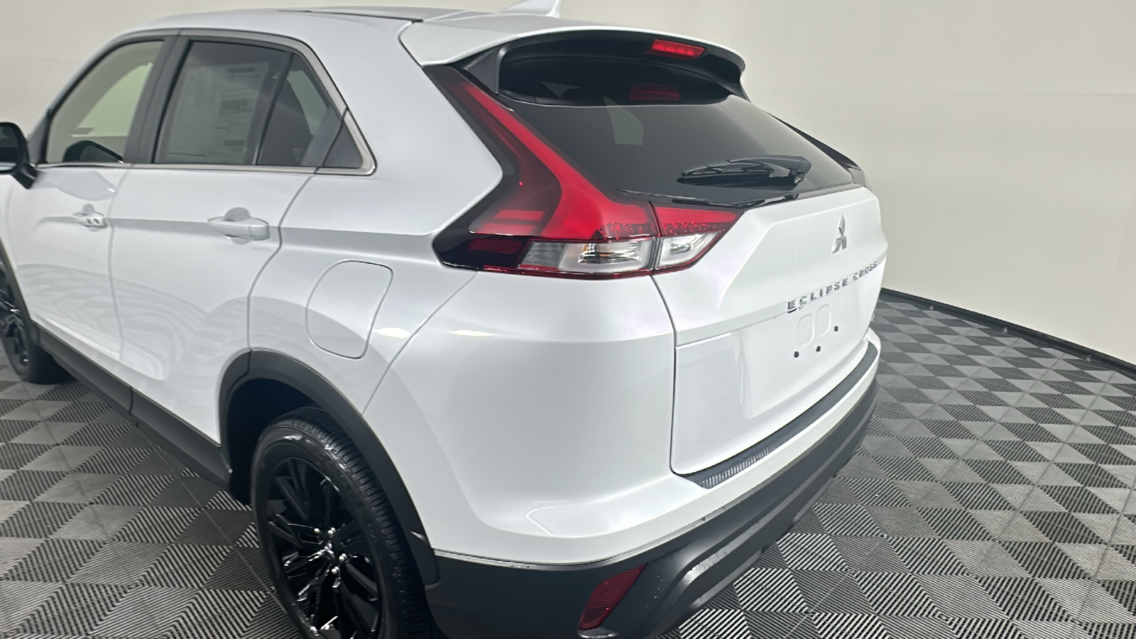 2024 Mitsubishi Eclipse Cross LE 12