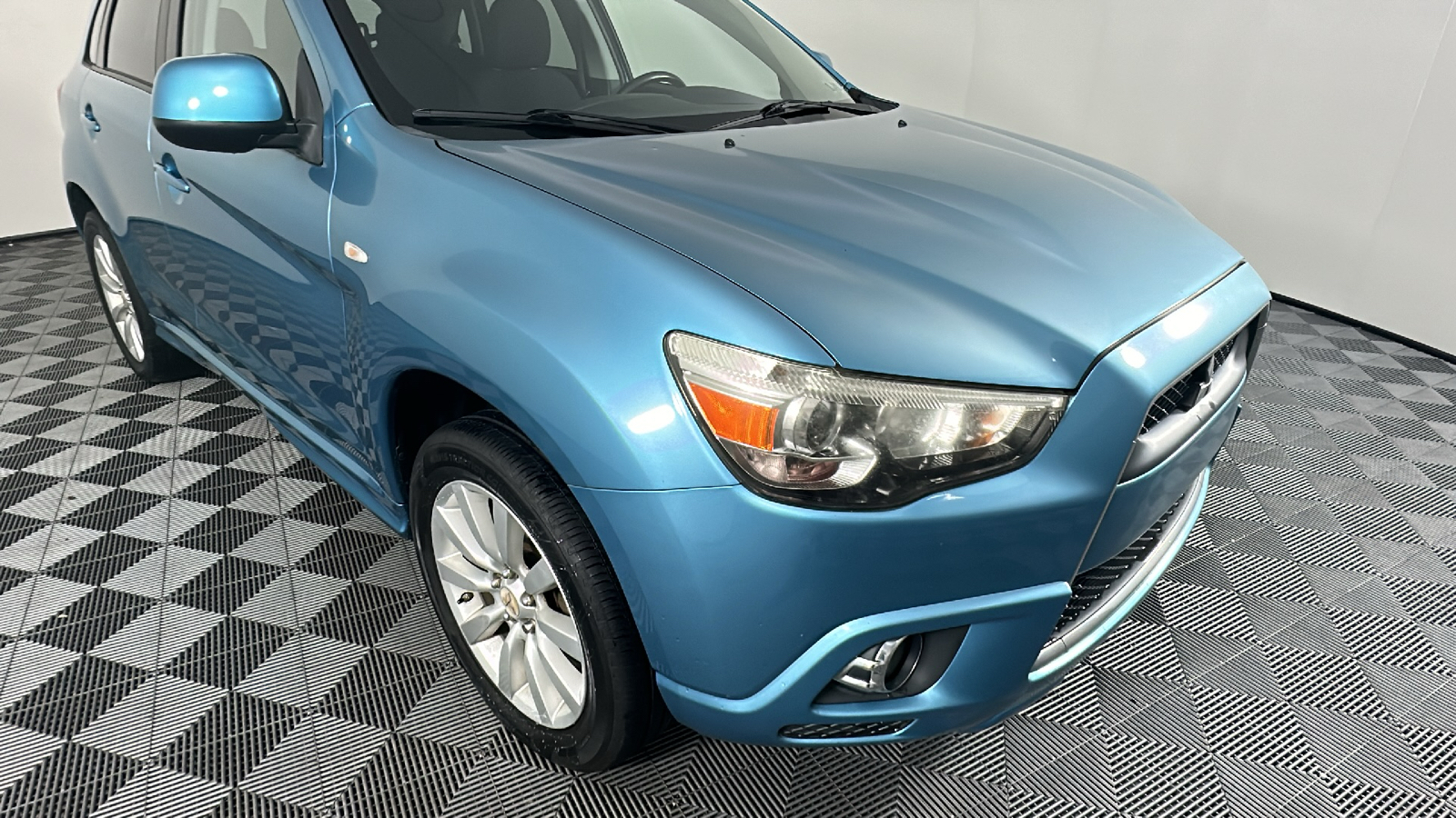 2011 Mitsubishi Outlander Sport SE 2