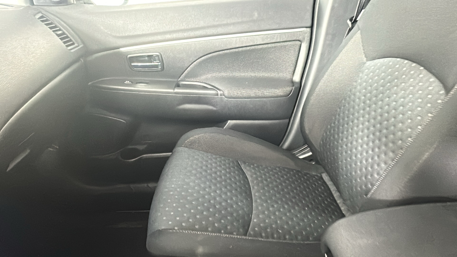 2011 Mitsubishi Outlander Sport SE 31