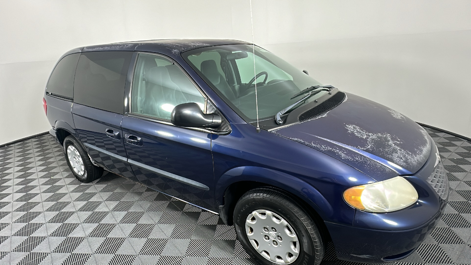 2004 Chrysler Town & Country LX 2