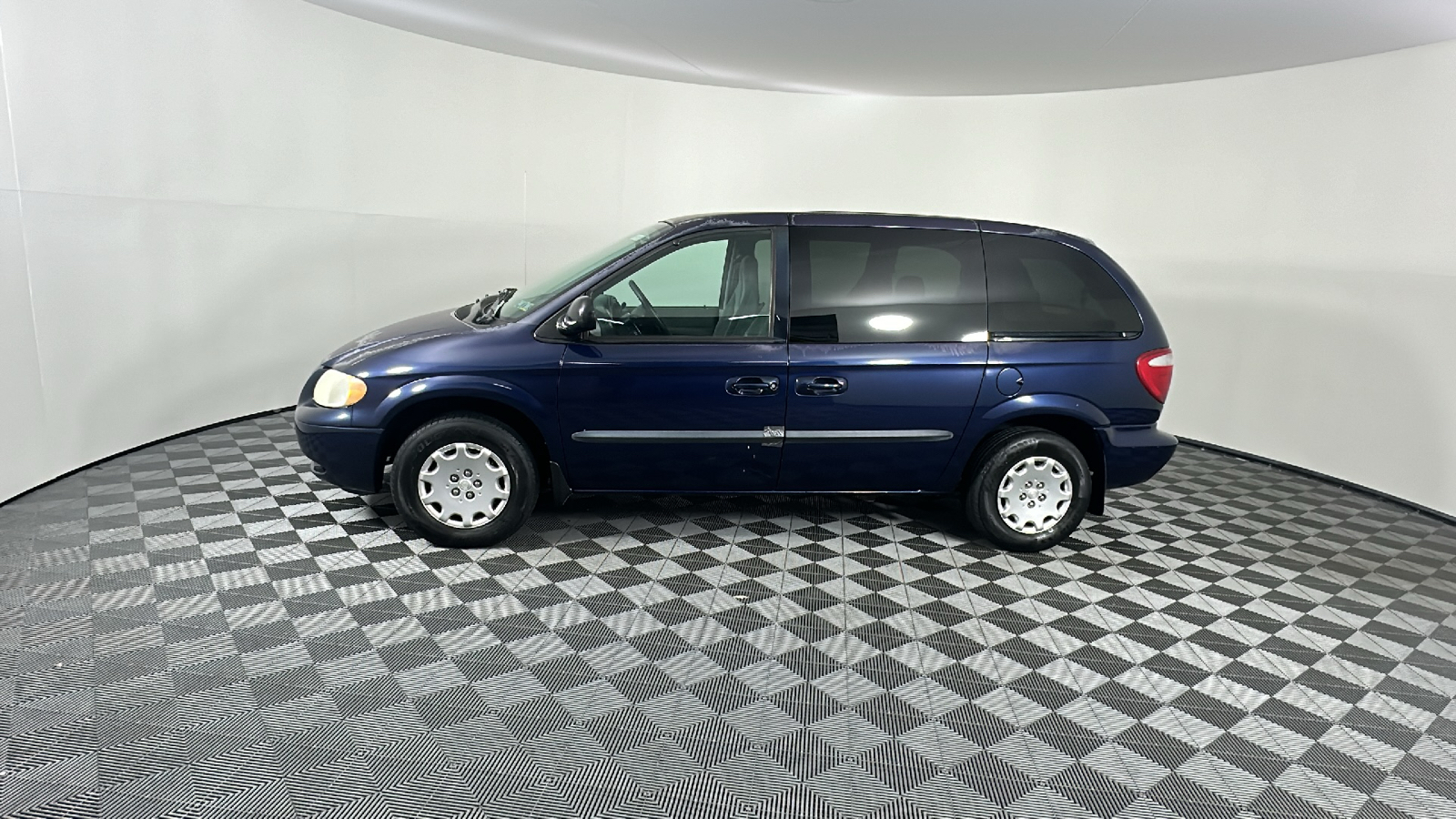 2004 Chrysler Town & Country LX 9