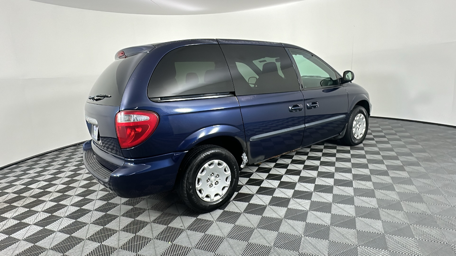 2004 Chrysler Town & Country LX 21