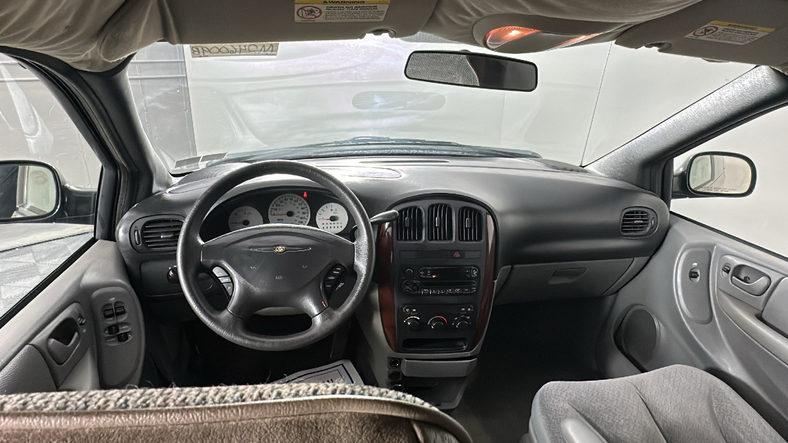 2004 Chrysler Town & Country LX 26