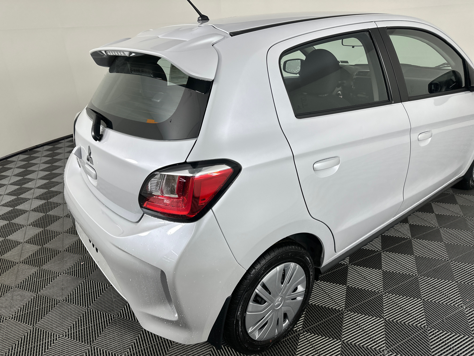 2024 Mitsubishi Mirage ES 18