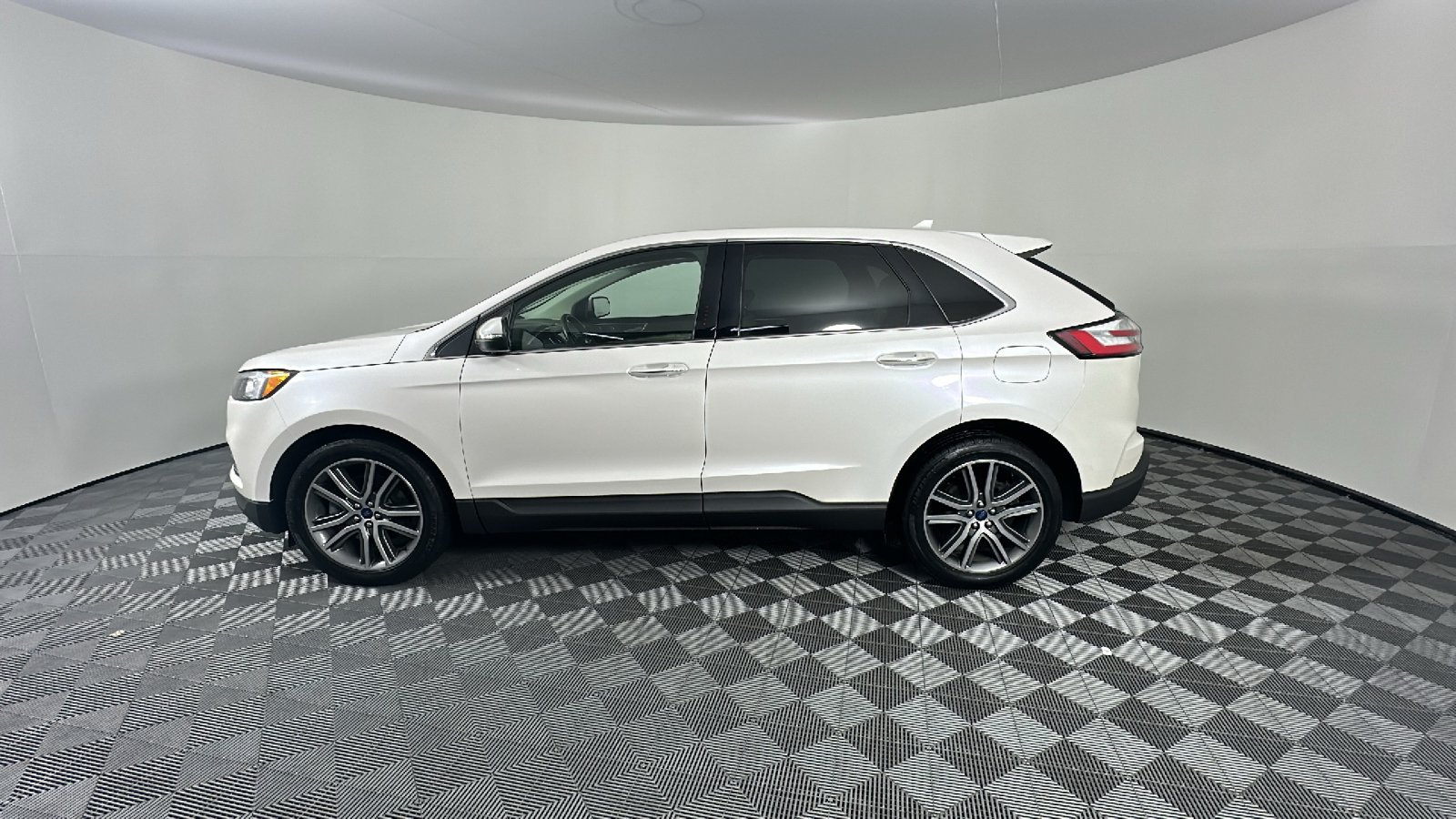 2019 Ford Edge Titanium 7