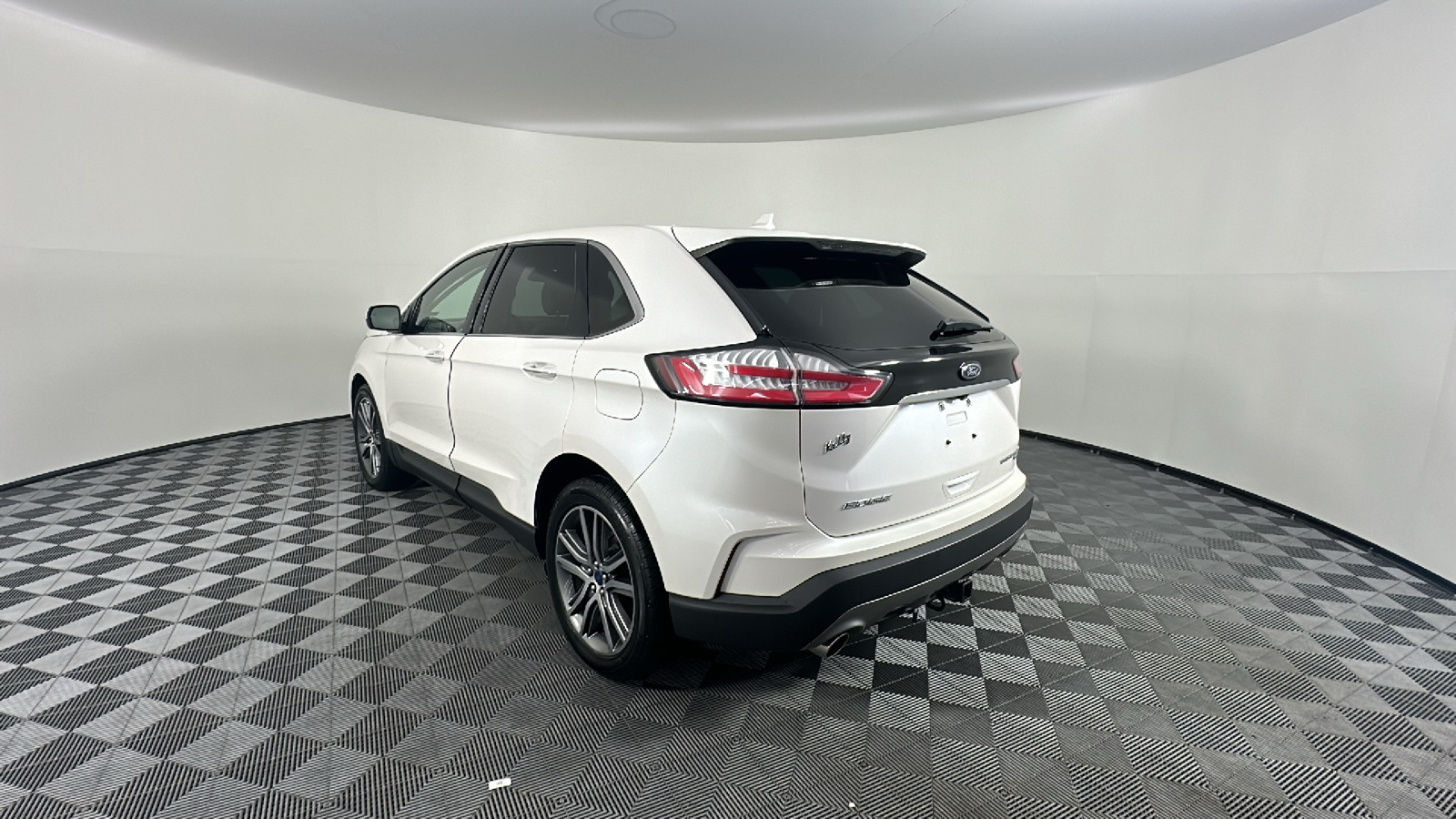 2019 Ford Edge Titanium 9