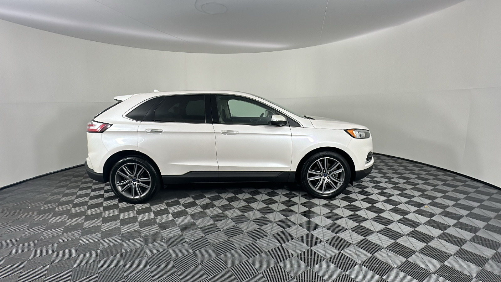 2019 Ford Edge Titanium 19