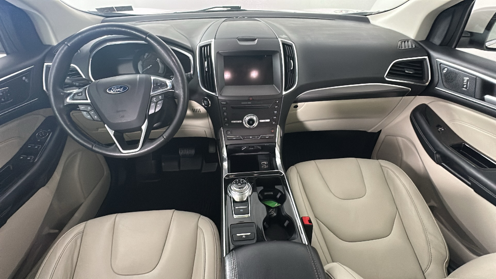 2019 Ford Edge Titanium 27