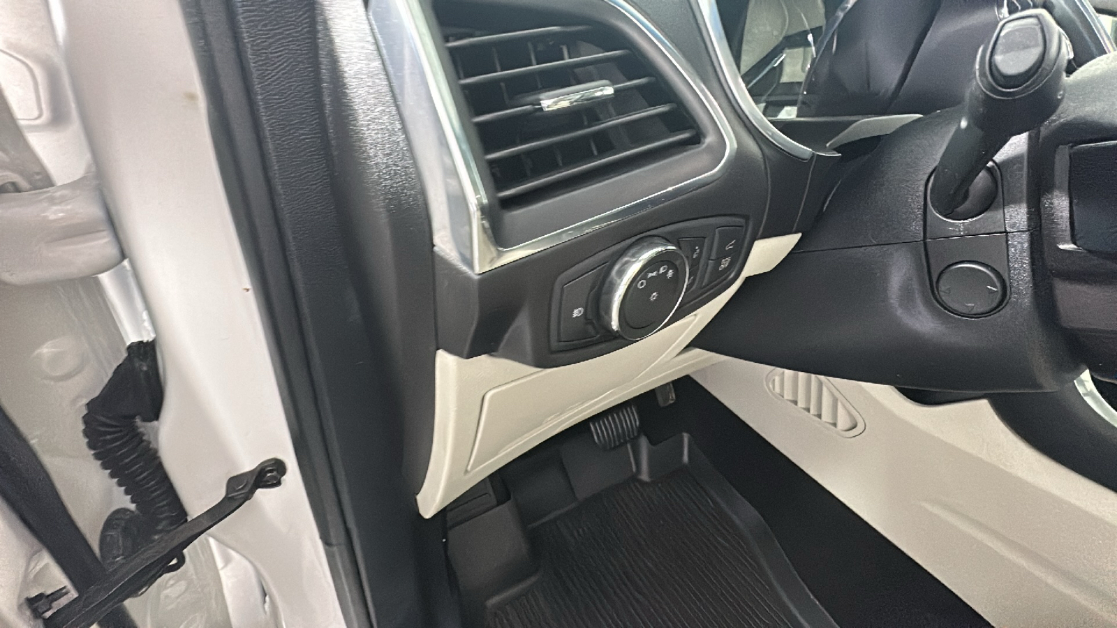 2019 Ford Edge Titanium 32