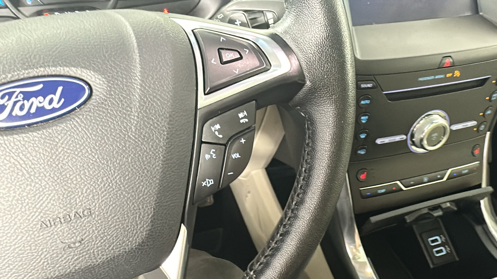 2019 Ford Edge Titanium 36