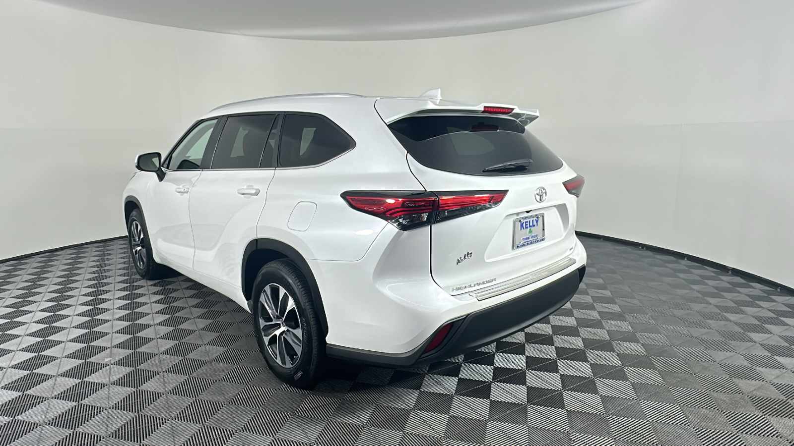 2023 Toyota Highlander XLE 11