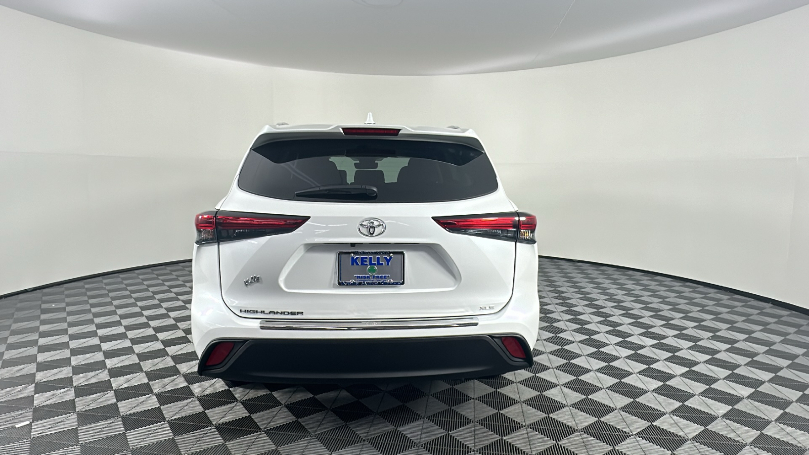 2023 Toyota Highlander XLE 14