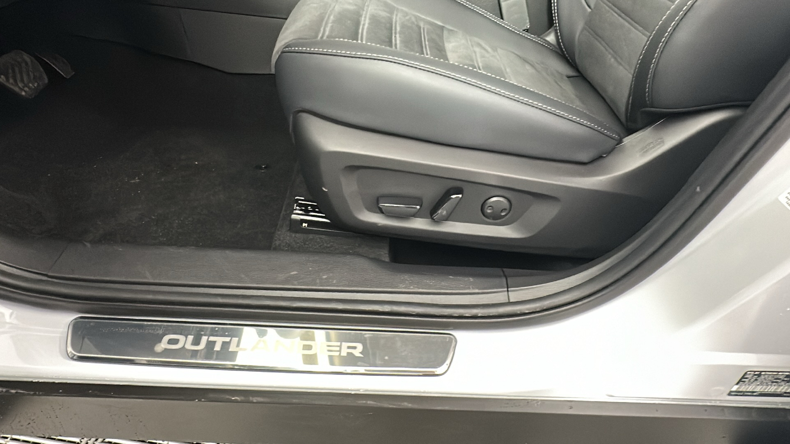 2024 Mitsubishi Outlander SE 34