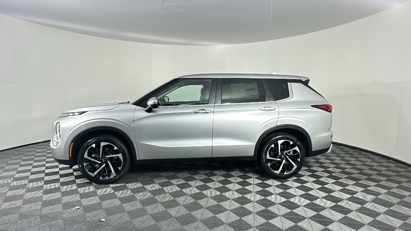 2024 Mitsubishi Outlander SE 8