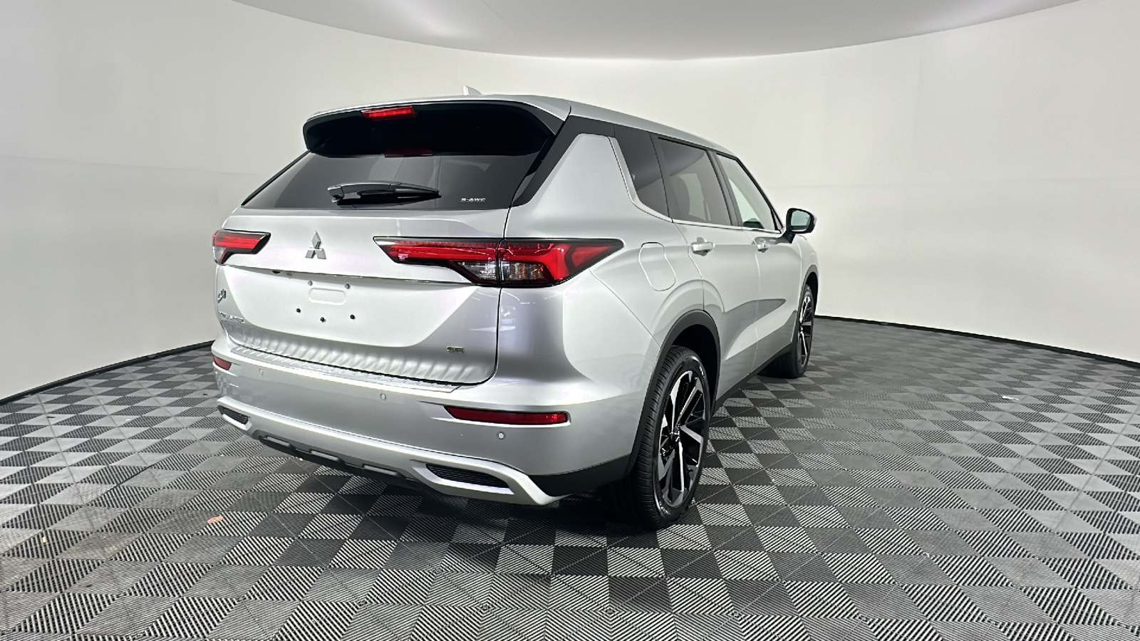 2024 Mitsubishi Outlander SE 17