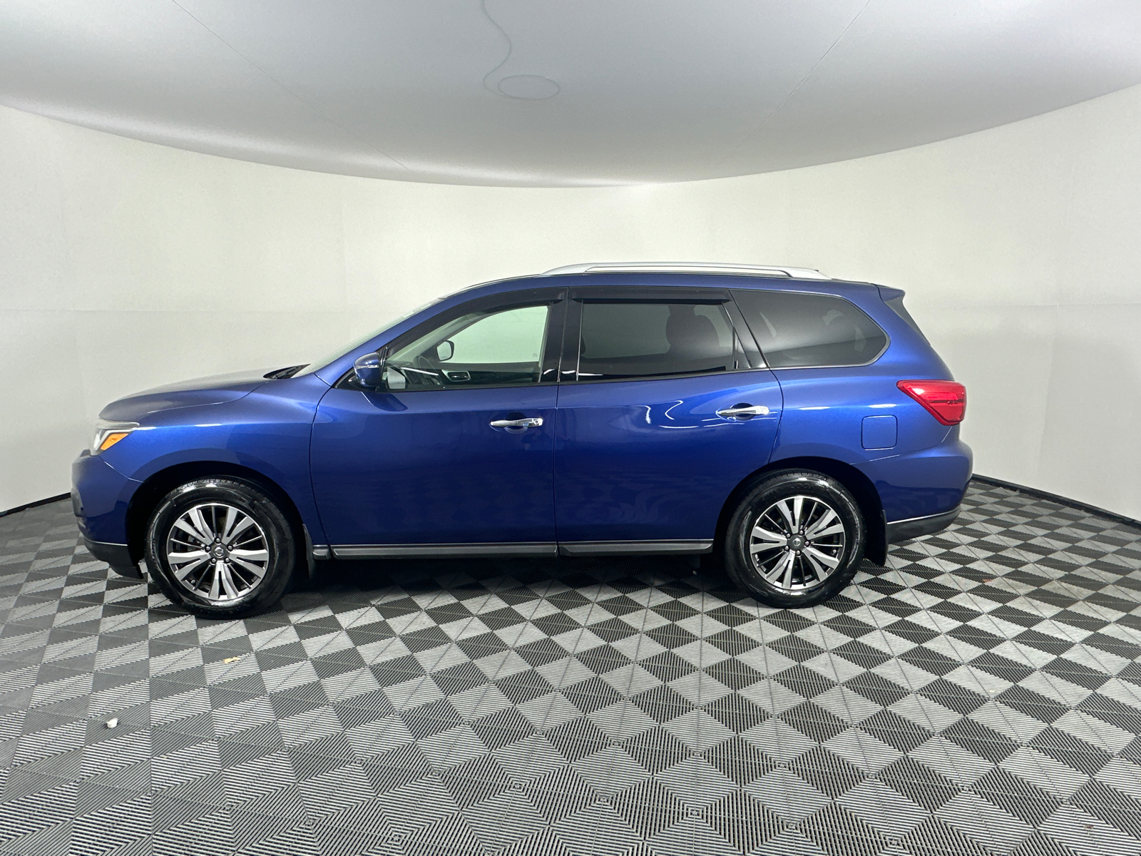 2019 Nissan Pathfinder S 7