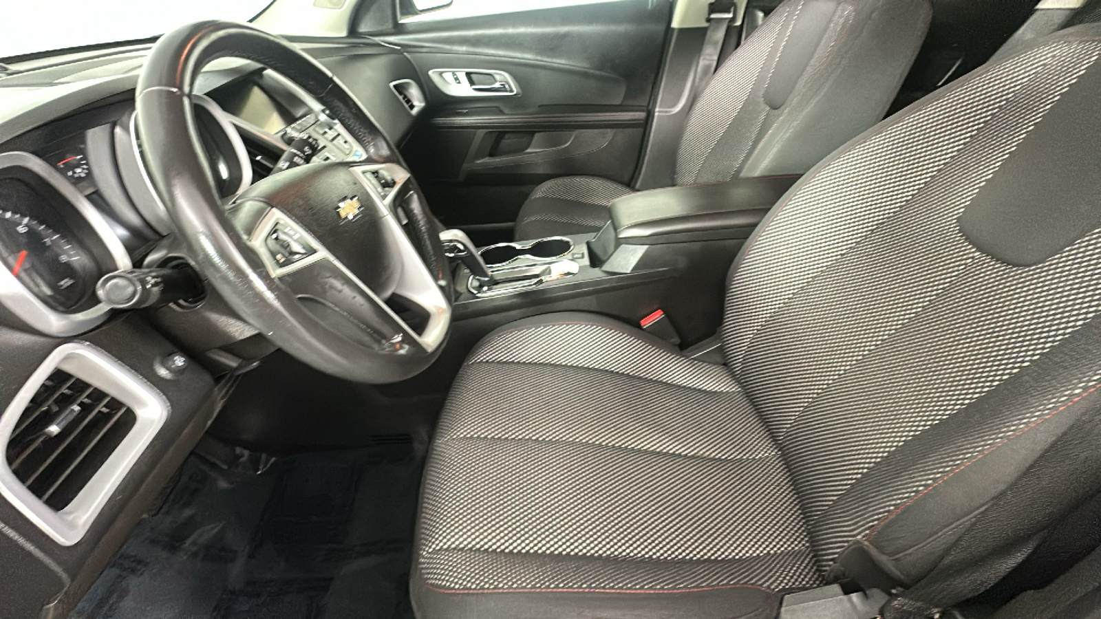 2012 Chevrolet Equinox LT 32