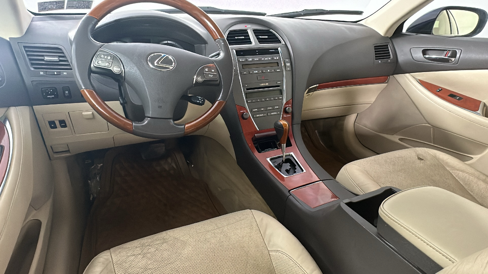 2011 Lexus ES 350 25