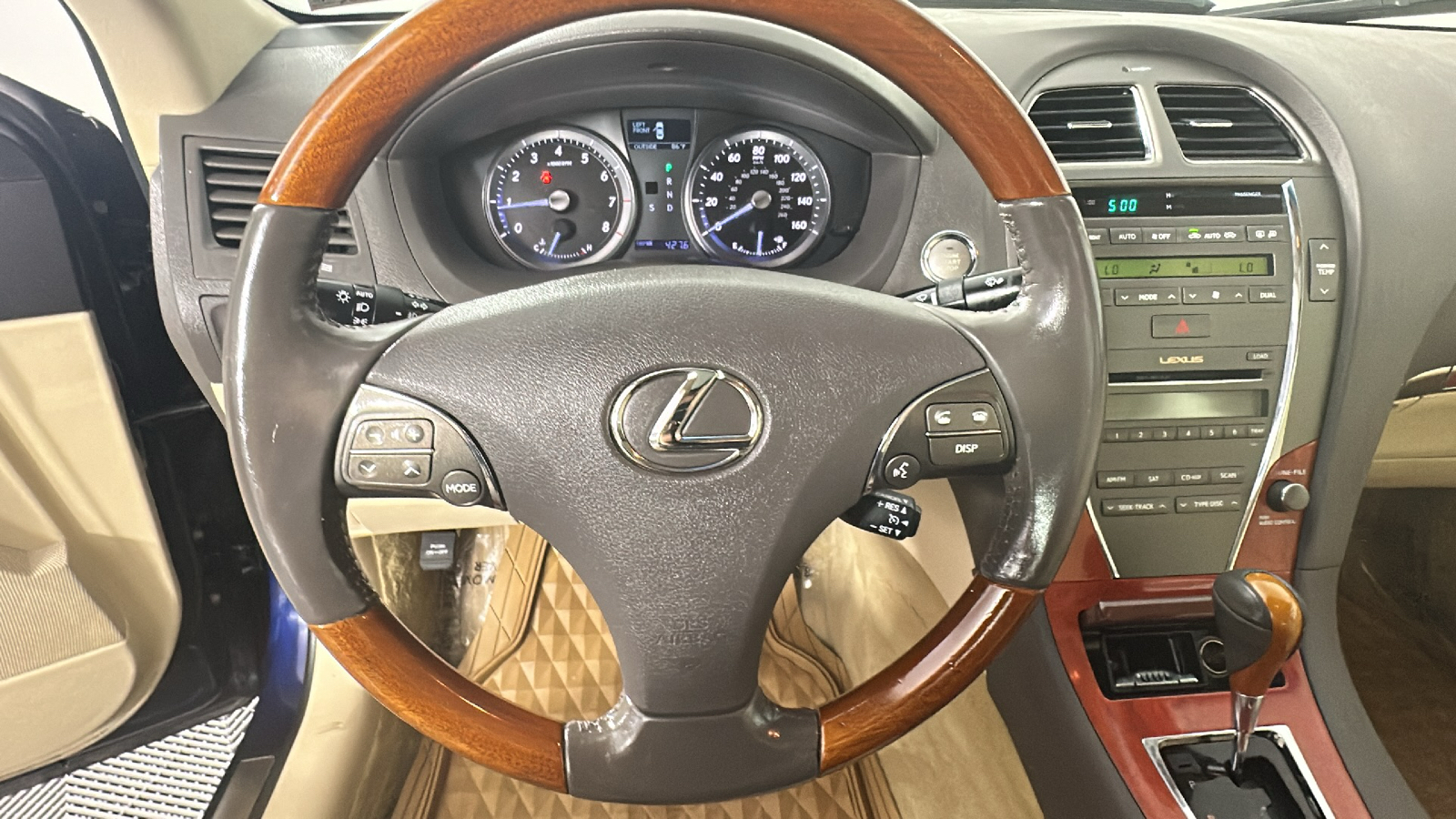 2011 Lexus ES 350 32