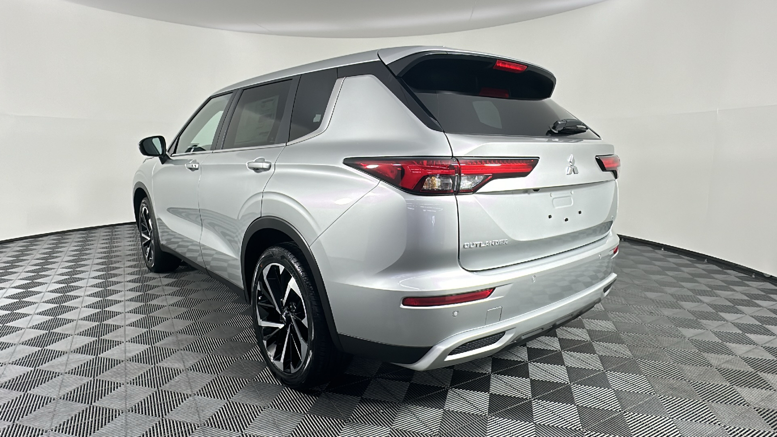 2024 Mitsubishi Outlander SE 11