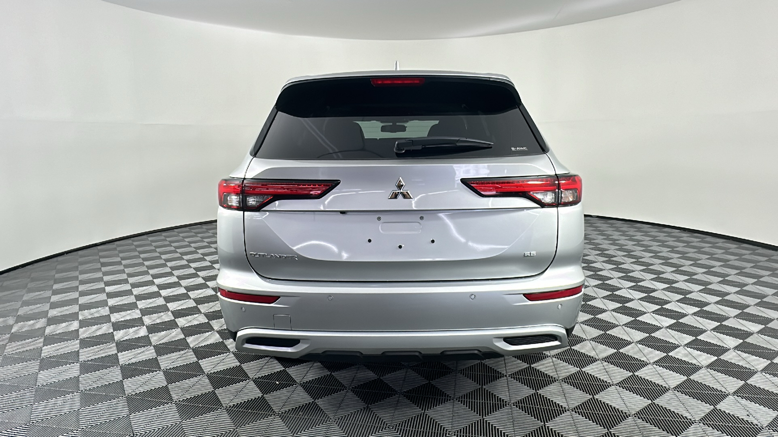 2024 Mitsubishi Outlander SE 14