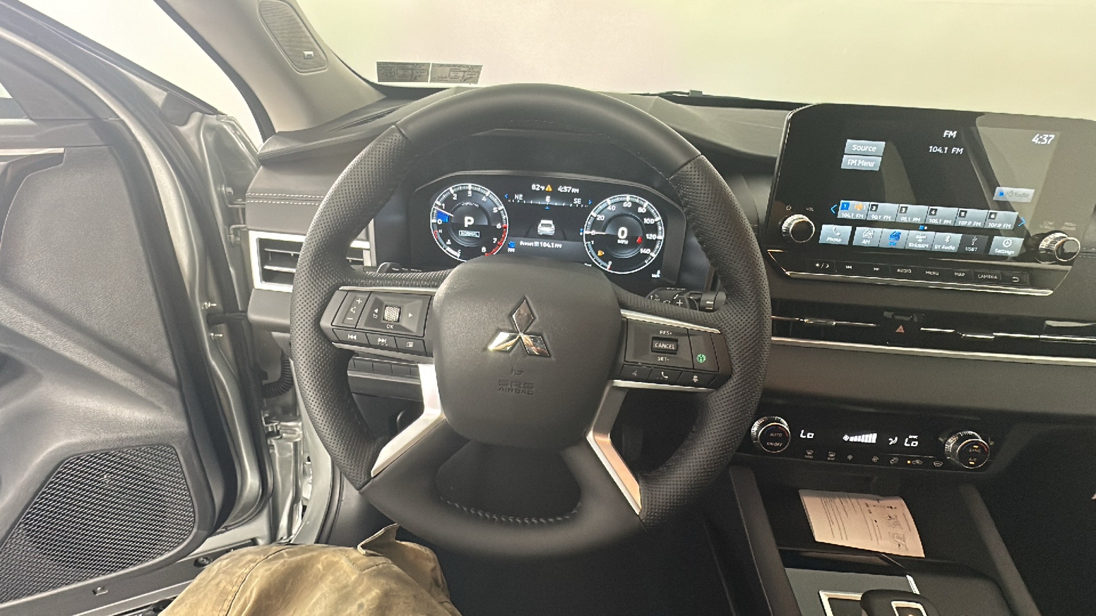 2024 Mitsubishi Outlander SE 33