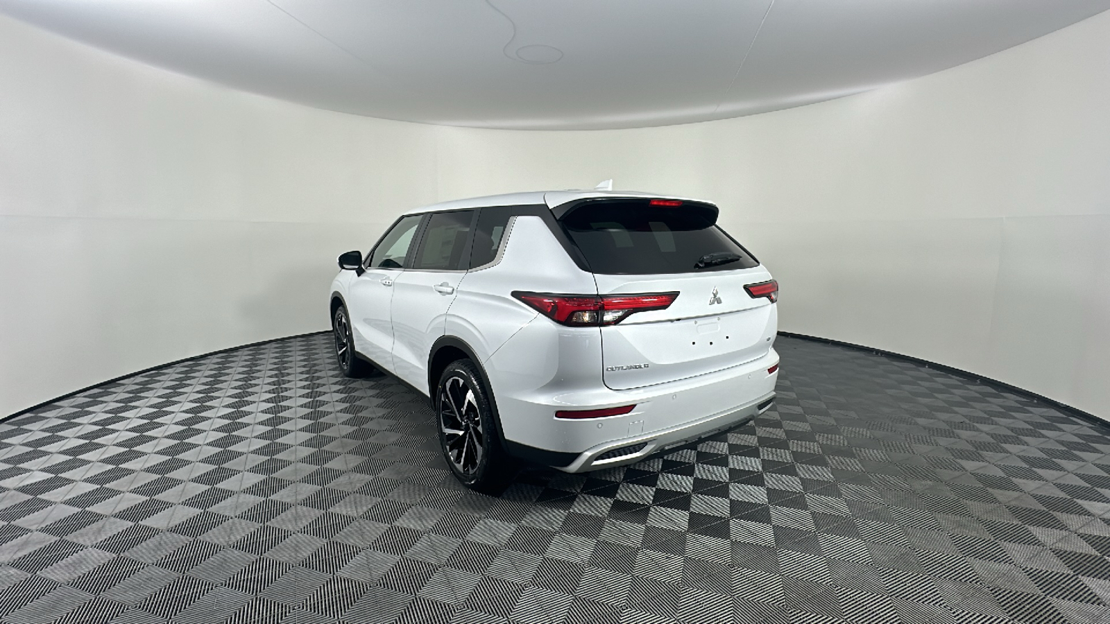 2024 Mitsubishi Outlander SE 9