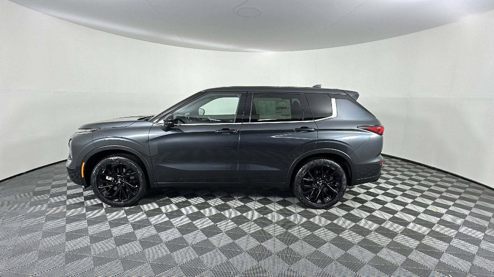 2024 Mitsubishi Outlander SE Black Edition w/Pano Roof 7