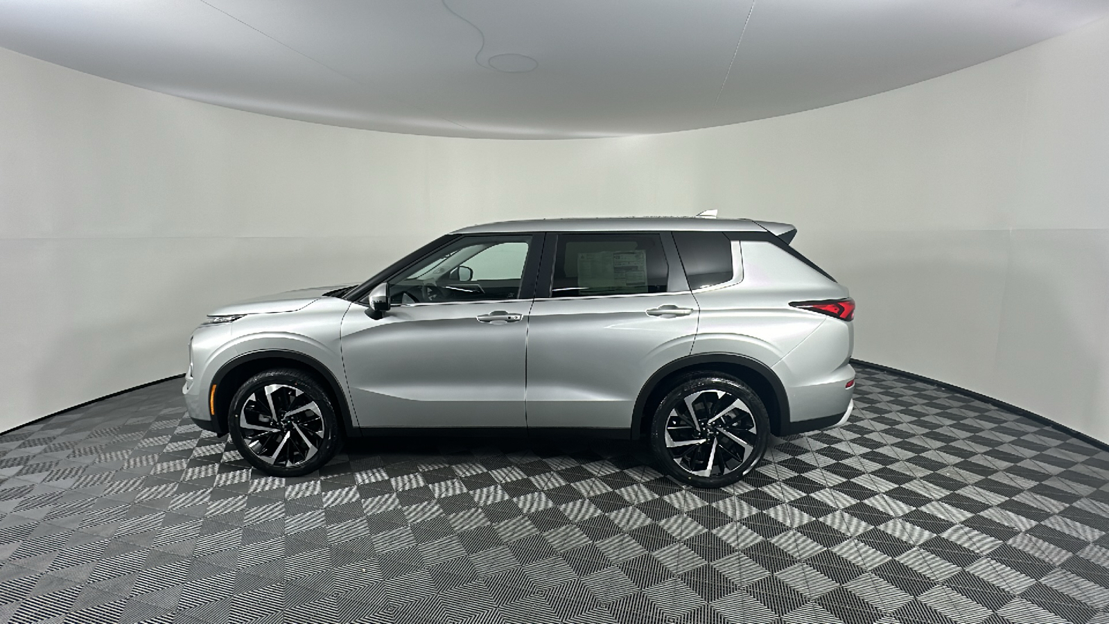 2024 Mitsubishi Outlander SE 7