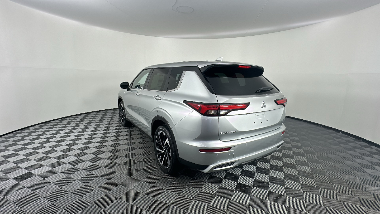 2024 Mitsubishi Outlander SE 9