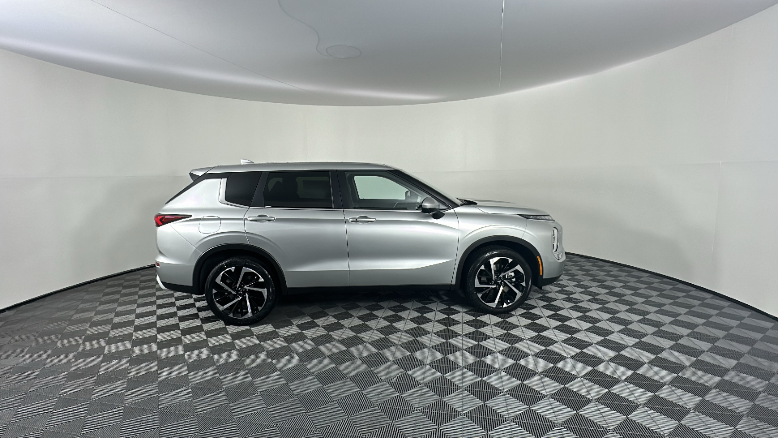 2024 Mitsubishi Outlander SE 19