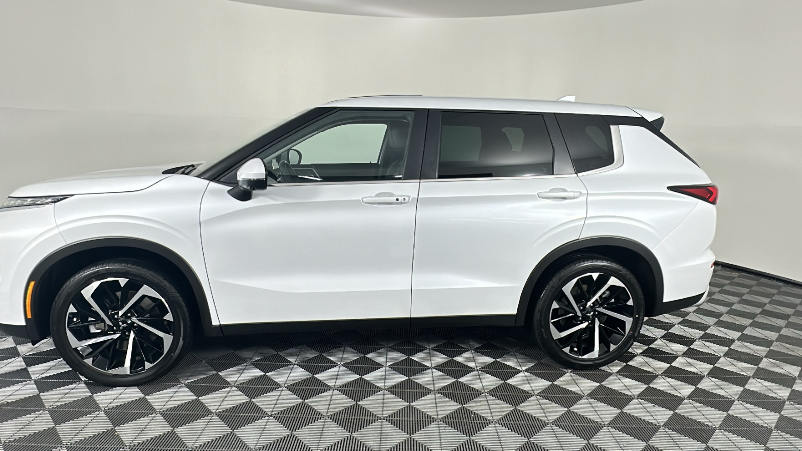 2022 Mitsubishi Outlander SE Launch Edition 10