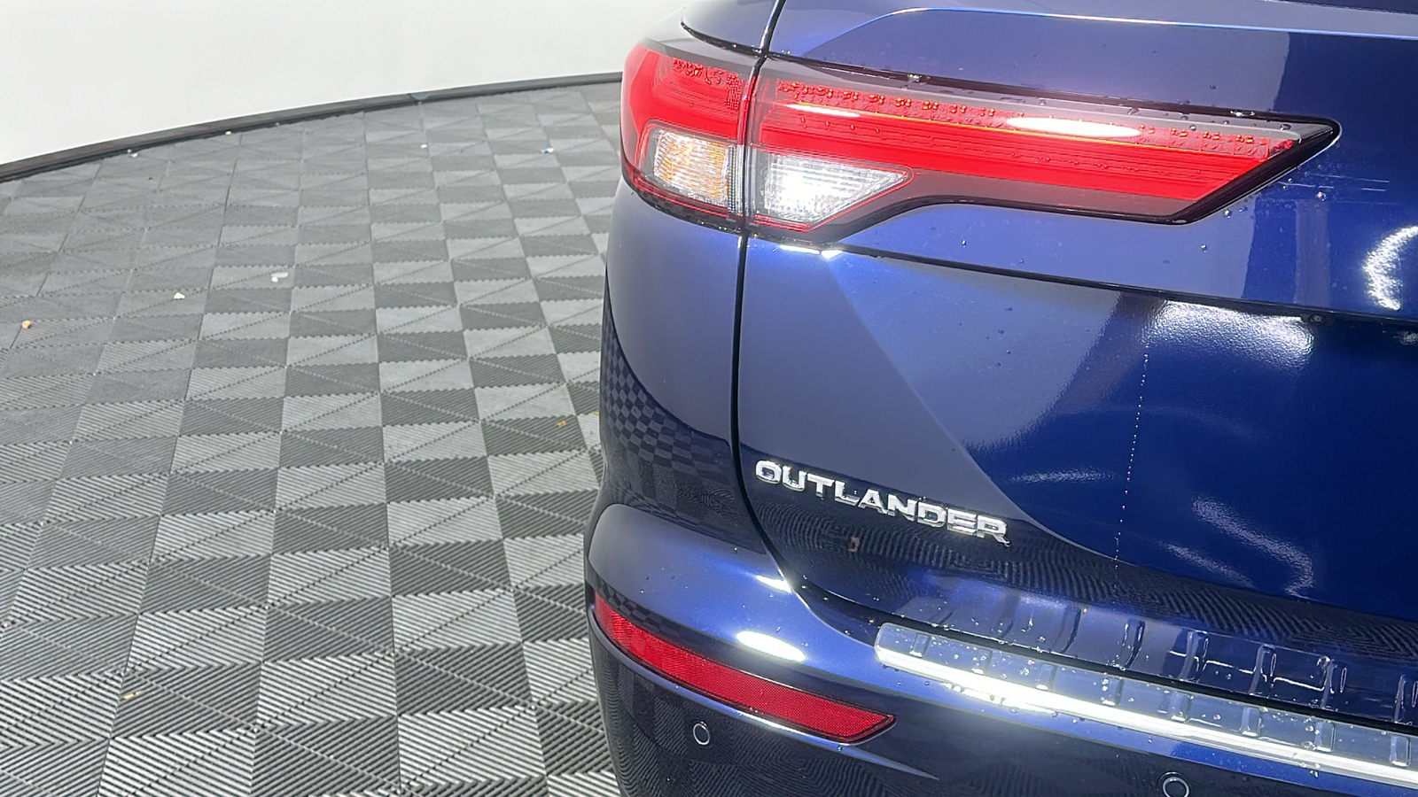 2024 Mitsubishi Outlander SE 16