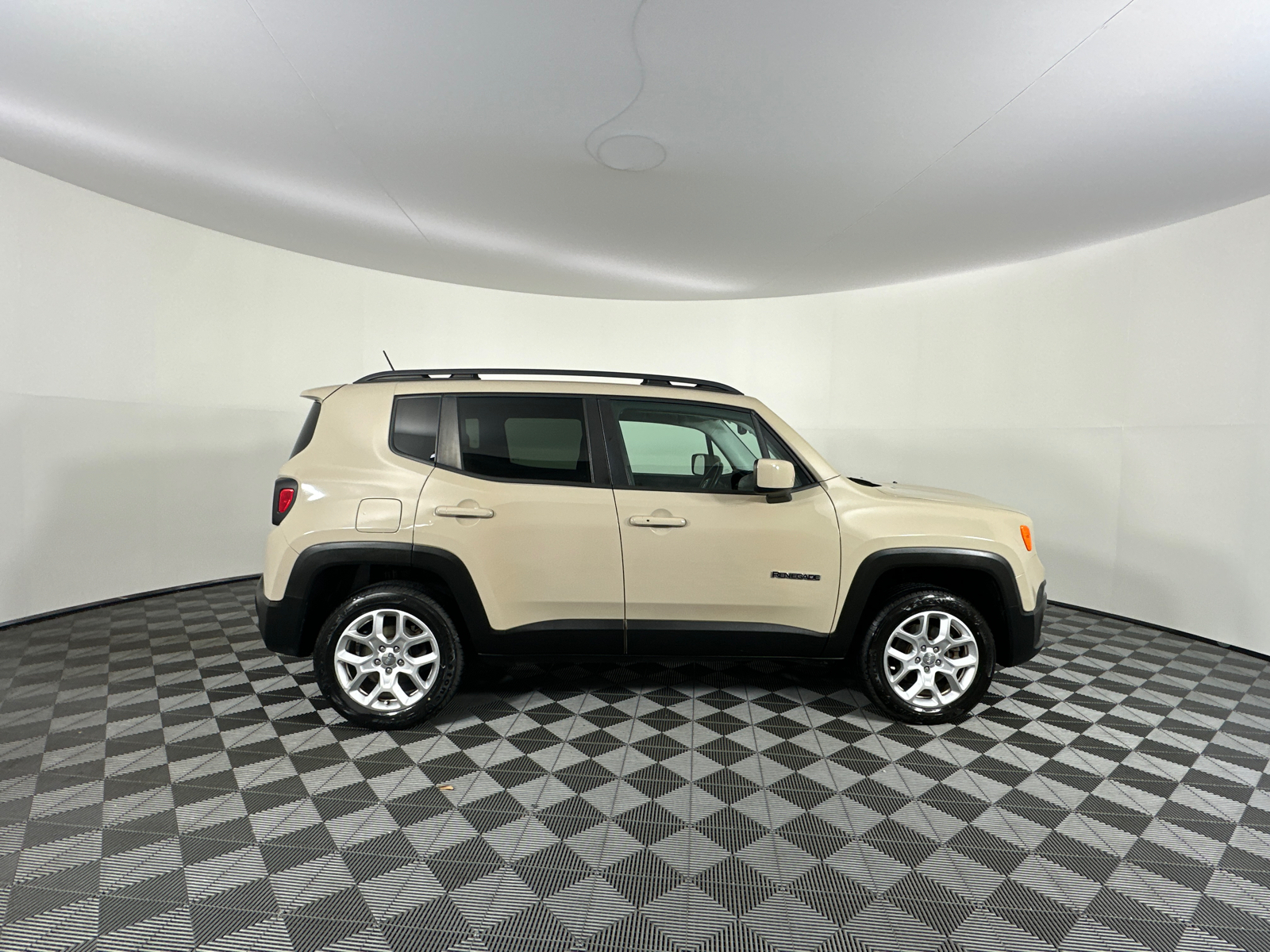 2016 Jeep Renegade Latitude 18