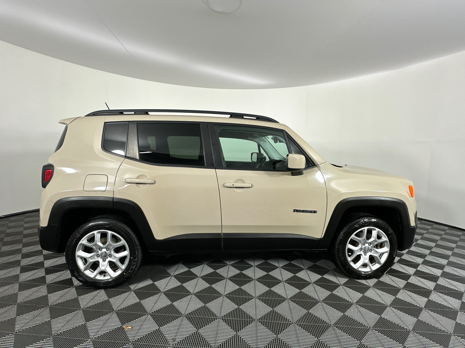 2016 Jeep Renegade Latitude 19