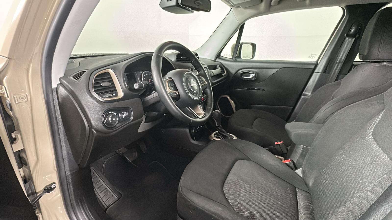 2016 Jeep Renegade Latitude 28