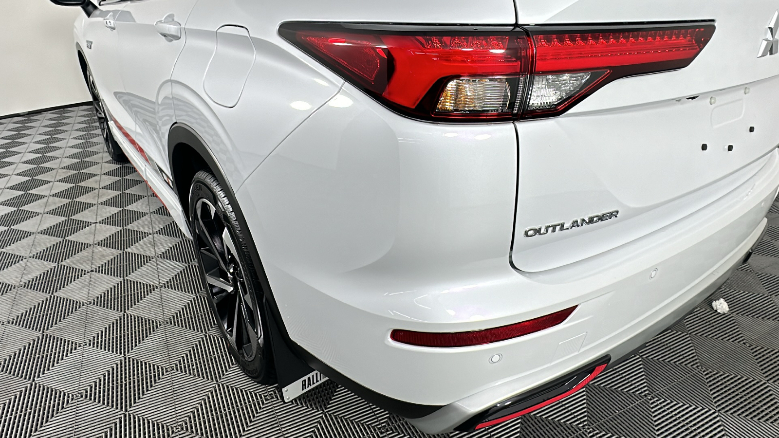 2024 Mitsubishi Outlander PHEV SE 13