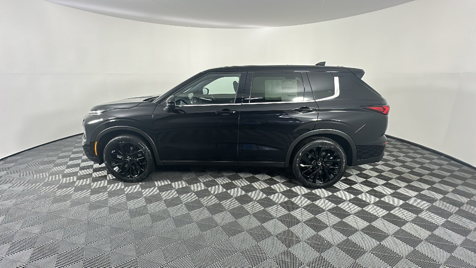 2024 Mitsubishi Outlander SE Black Edition w/Pano Roof 7